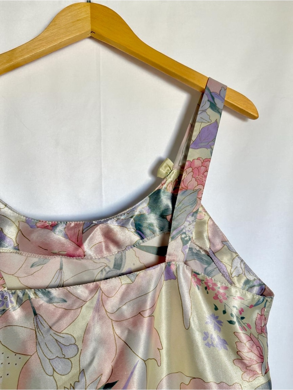 Silky floral mini slip dress with bow details - Picture 4 of 8